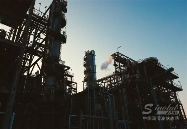 1785825913191650.jpg SK-Enmove-HF-Sinclair-sign-Group-III-base-oil-deal-729x505.jpg