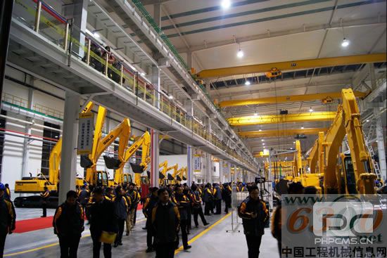 山东临工,两万台挖掘机生产基地