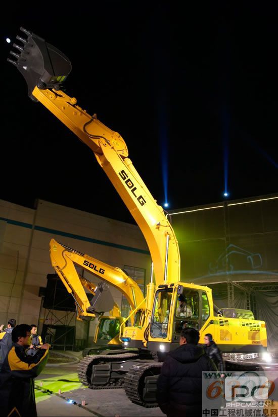 山东临工,两万台挖掘机生产基地