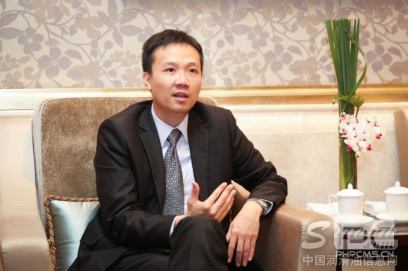 壳牌统一总经理黄志昌先生正在接受媒体采访