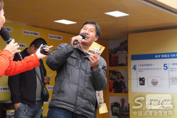 卡车司机现场演唱歌曲《嘿!霸王》