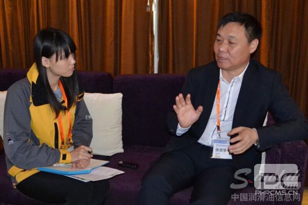 北京龙润凯达石化产品有限公司总经理张吉华接受中国润滑油信息网编辑采访