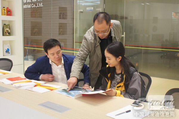 久润工作人员向中国润滑油信息网编辑介绍新厂规模