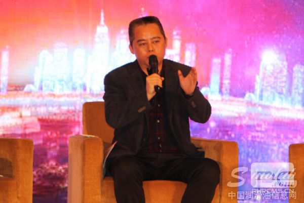 中国管理科学研究院学术委员会研究员、中国润滑油信息网 CEO、《润滑油市场》杂志社长王健伟先生在会议现场就“爱车会”的发展模式进行深度点评