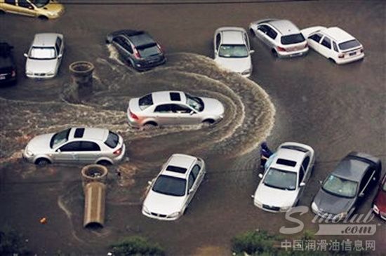 狂风暴雨天气车辆易受损 投保什么车险好