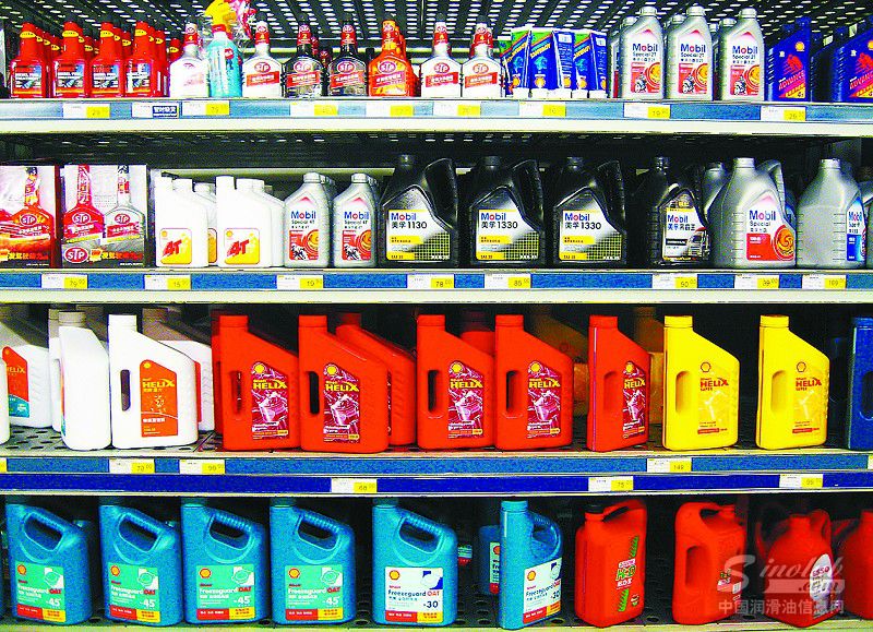 目前,我国汽车保有量快速增长,作为保证汽车发动机正常运转的“黄金血脉”——润滑油的需求量也逐年递增,不仅国内润滑油企业和品牌繁多,也吸引了外资企业落户中国。然而,不管是国内品牌抑或国外品牌,消费者在选购时一定要擦亮双眼,只选对的,不选贵的。