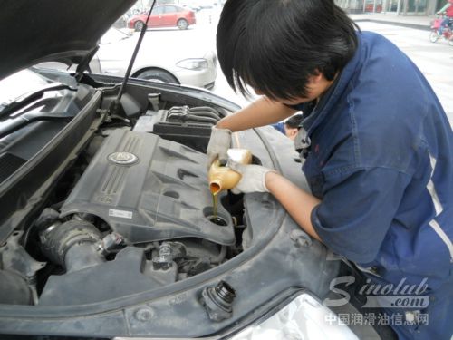 机油不是加得越多越好 这些汽车保养方法都