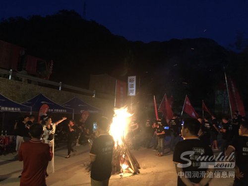 欧神润滑油赛车队助威团完美绽放8