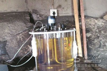 40元劣质机油包装后成百元名牌 车子保养后