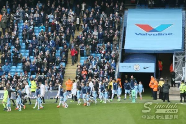 曼城2-1斯旺西，胜牌为曼城主场奏凯加油