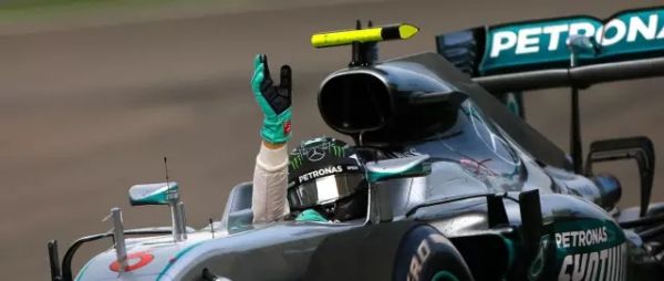 F1 2017赛季揭幕战，汉密尔顿发挥稳定暂居