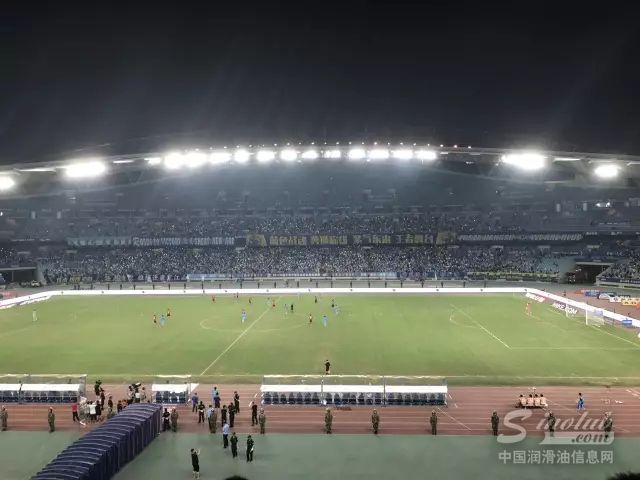 龙蟠科技助力苏宁4:0大胜辽宁沈阳，蓝色战