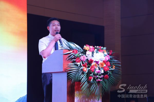 共谋略 勇攀登 进利行 进利商学院第一届