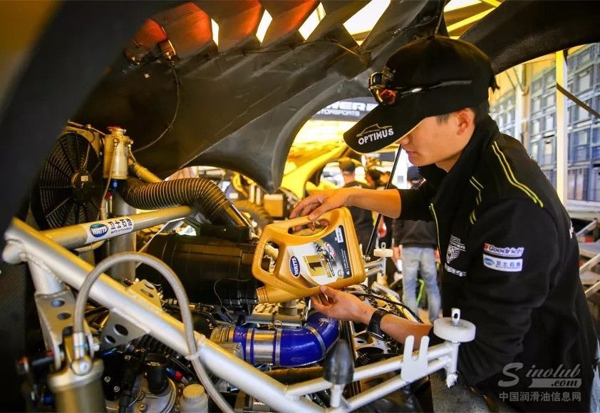 卫士石油强力加持 硬虎赛车争雄2018环塔拉