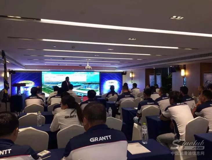GRANTT 格灵润滑 品牌总监在台上致辞 \
