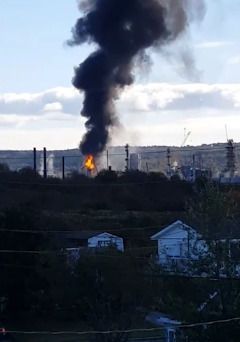 黑烟冲天!欧文石油加拿大炼油厂发生剧烈爆炸