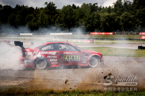 谁来激发赛车引擎性能 彼凌驰润滑油挺身而