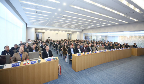 双轮驱动助力产业破局 统一润滑油出席建设机械产业论坛