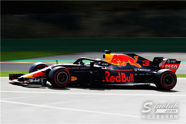 1往无前，美孚1号™助力阿斯顿马丁奥地利红