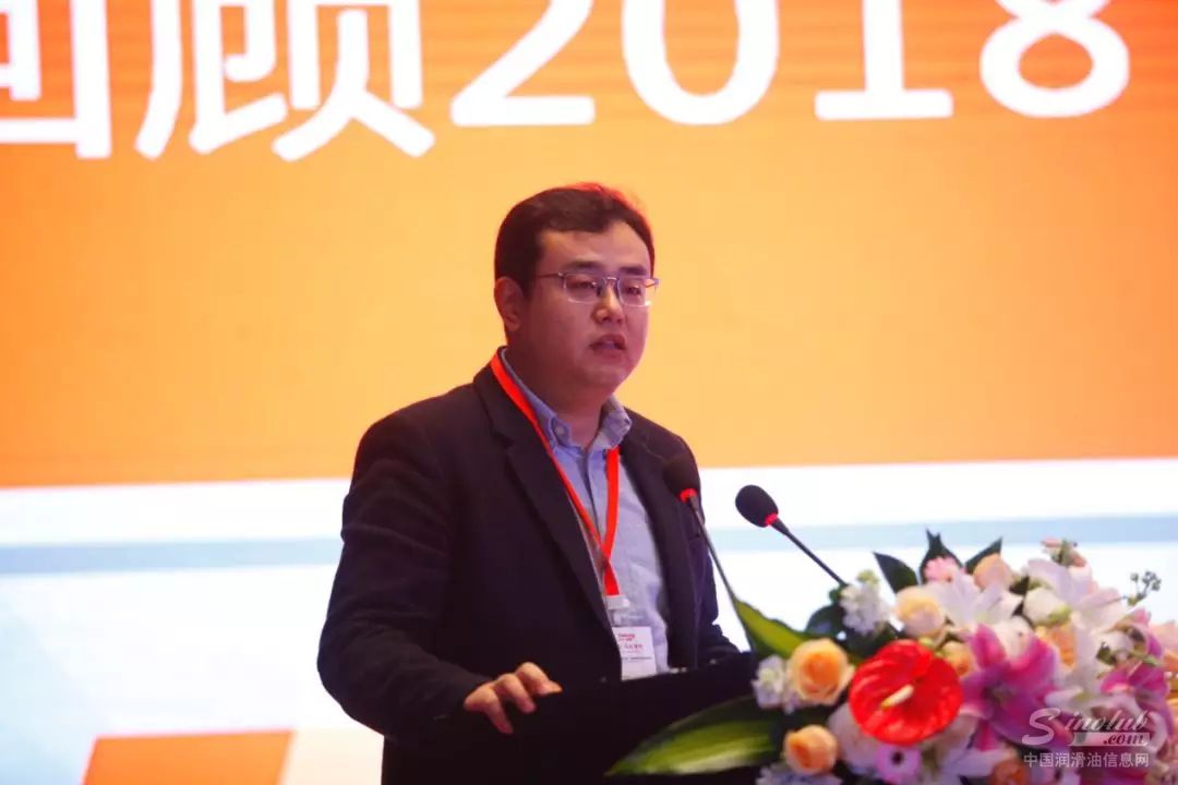 副总经理路捷作2019年销售政策解读 \