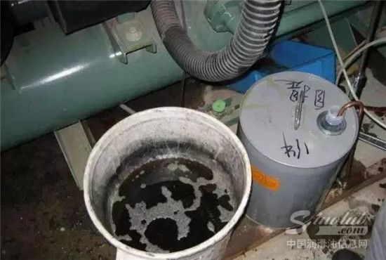 压缩机怎么更换冷冻油？