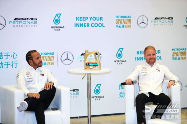 (梅赛德斯-AMG-马石油F1车队的车手刘易斯·汉密尔顿和瓦尔特里·博塔斯进行现场问答环节)