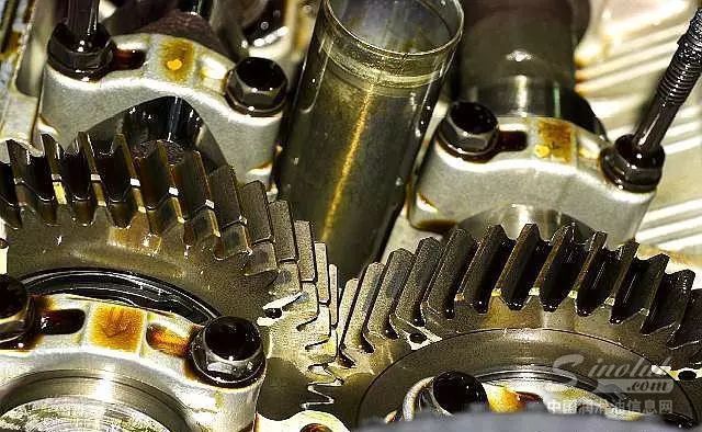 夏季汽车“防中暑”，润滑油需要关注