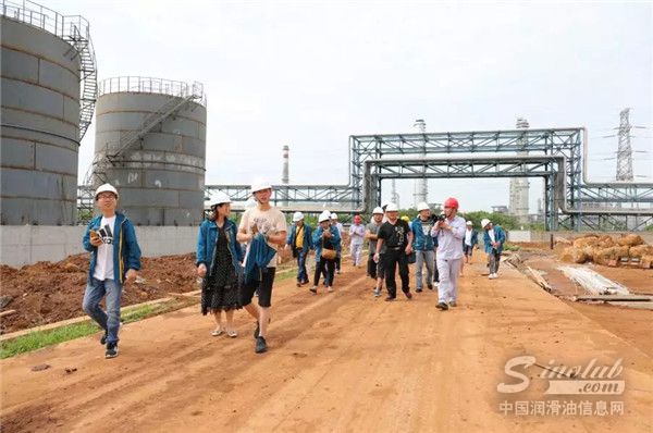 参观汉地石油项目建设现场 \