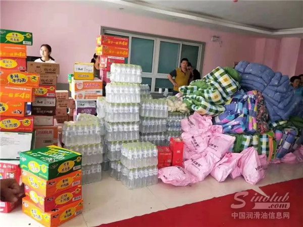 “利奇马”无情肆虐,康普顿真心救灾