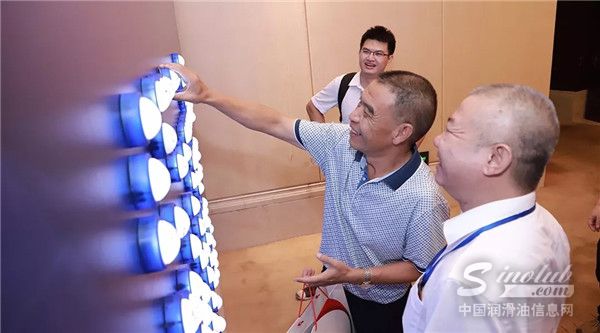 客户点亮悍虎国六图标 \