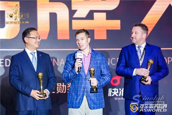 胜牌快速换油业务亚太总经理邝家德先生(中间位) \