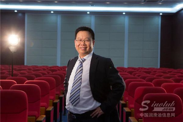 龙蟠科技董事长石俊峰领军编著，新版《润滑