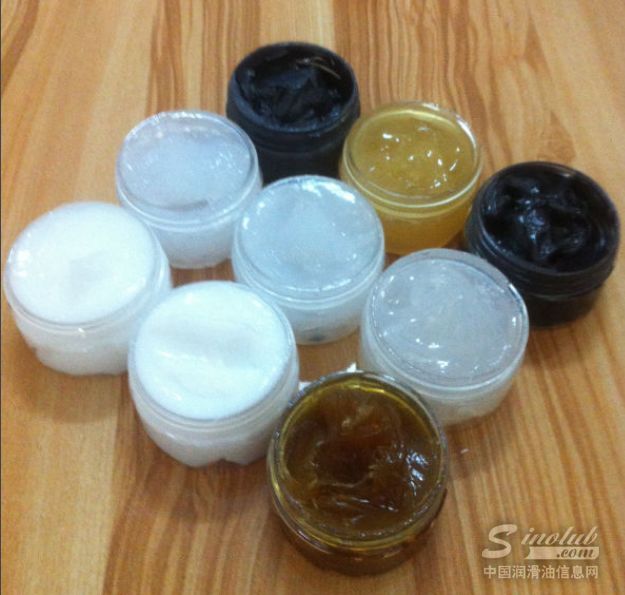 除了外形，润滑脂跟润滑油相比还有哪些不同