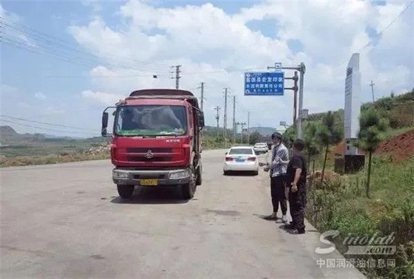 坐标云南：一男子非法倒卖成品油，被逮个正