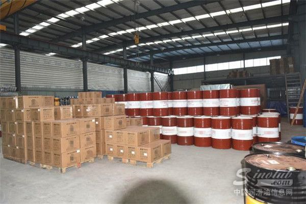 东岳警方查获大量假冒润滑油 子公司转授商