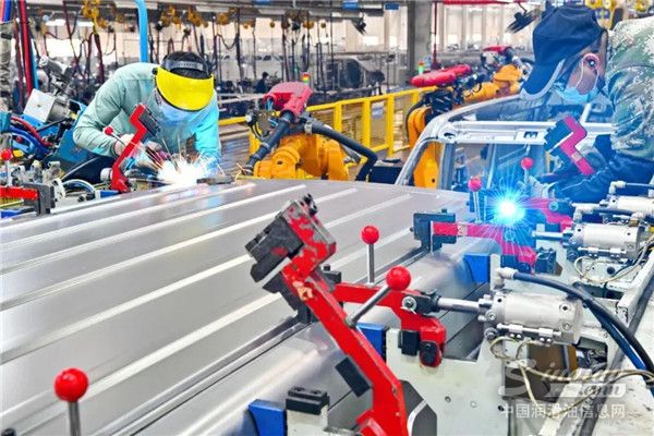 特斯拉、比亚迪等近20家车企宣布涨价！推手