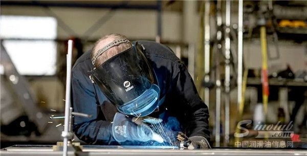 汽车行业向电动汽车的过渡可能会消灭谁？