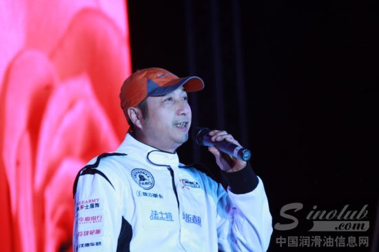 赛手代表欧阳春林献唱《母亲》