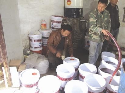 武汉：黑作坊炮制“美孚/长城”等名牌机油