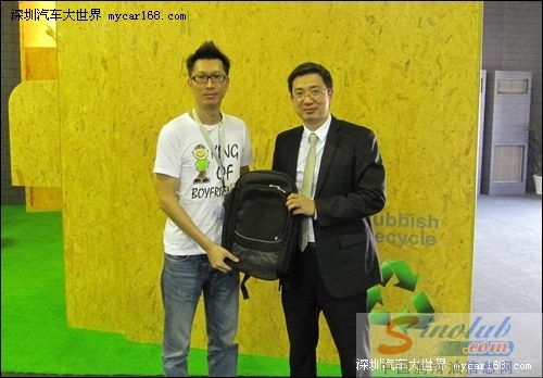 宝马高层与媒体组冠军合影