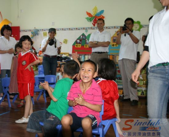 道康宁员工捐助成都SOS儿童村