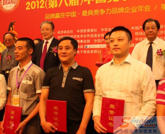 力达士公司董事长艾雅康荣获