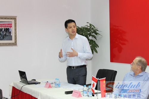 加石油代表吕承光就双方合作发表讲话