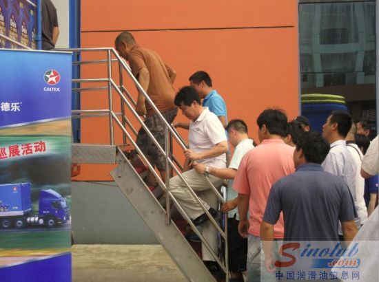 领跑中国·2012德乐卡车全国巡展