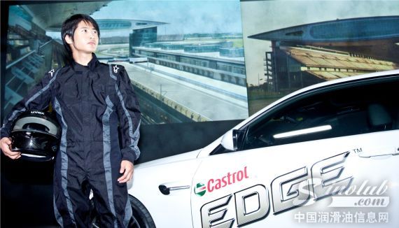 著名车手、作家韩寒