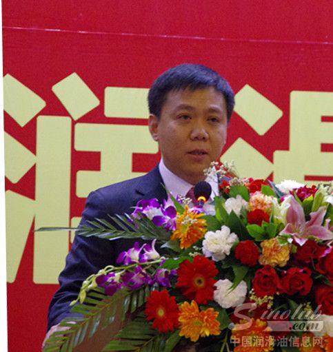 东风油品集团董事长兼总裁梁冰先生