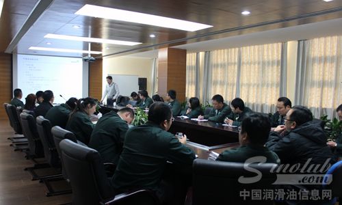 润英联专家到康普顿进行技术交流