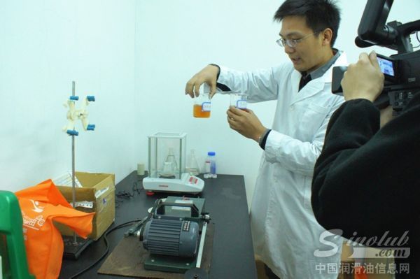 舜能公司实验技术人员