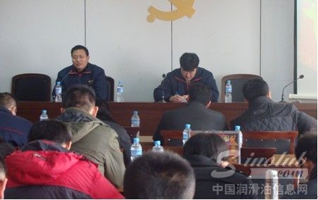 山推小松销售公司副总经理王子冬