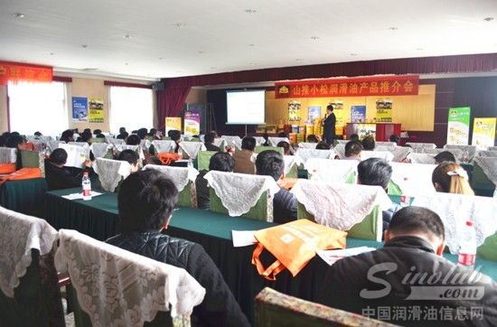 东北大区经理公维信给到会嘉宾讲解油品知识
